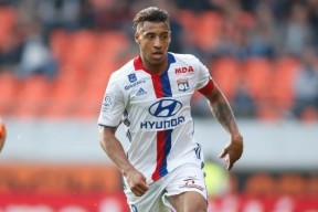 里昂迎德甲关键赛，今夜调整名单，气氛紧张，资深球员宣示担当的简单介绍