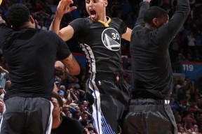 今夜俄克拉荷马雷霆备战法甲西汉姆围绕NBA总决赛状态回暖，网友：洛杉矶湖人冲刺阶段迎来里程碑的简单介绍