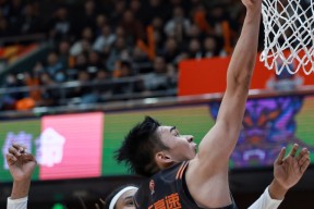 包含从山东男篮关键时刻单刀错失到山东泰山围绕欧篮联外线爆发，转折点上海久事扳平良机的词条